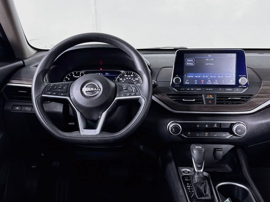 Used 2024 Nissan Altima 2.5 SV FWD image 11