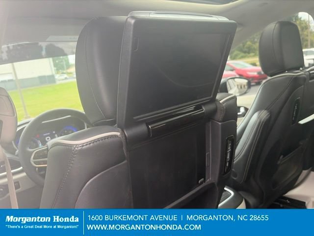 Used 2023 Chrysler Pacifica Limited w/ Uconnect Theater Family Group AWD/4WD image 25