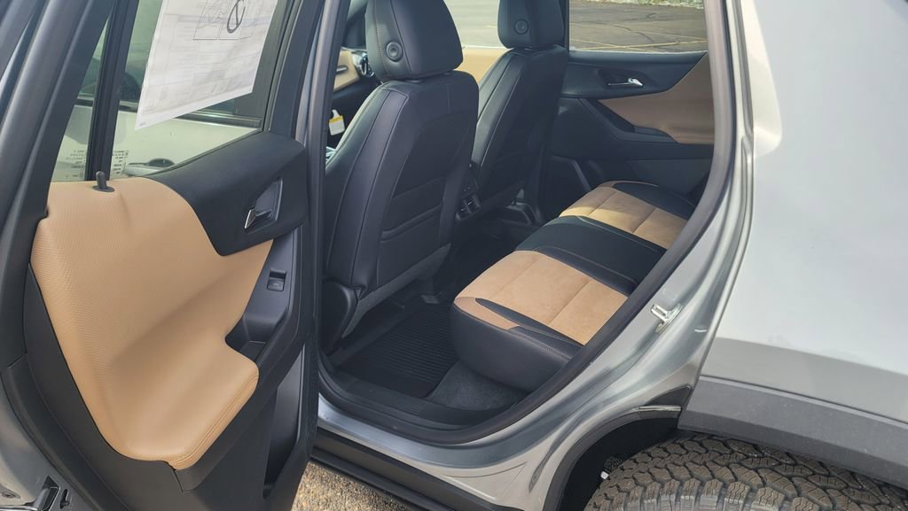 New 2026 Chevrolet Equinox ACTIV w/ Convenience Package III FWD image 24