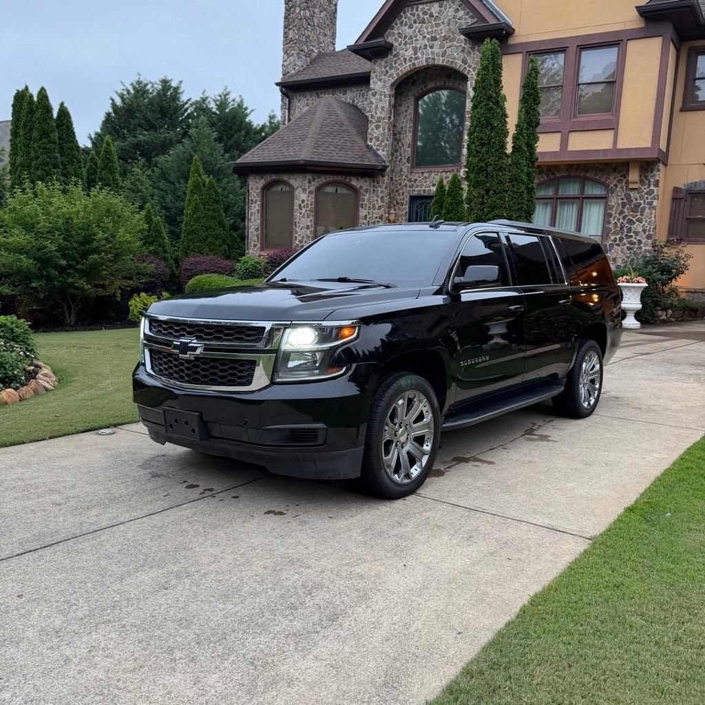 Used 2019 Chevrolet Suburban LT RWD image 2
