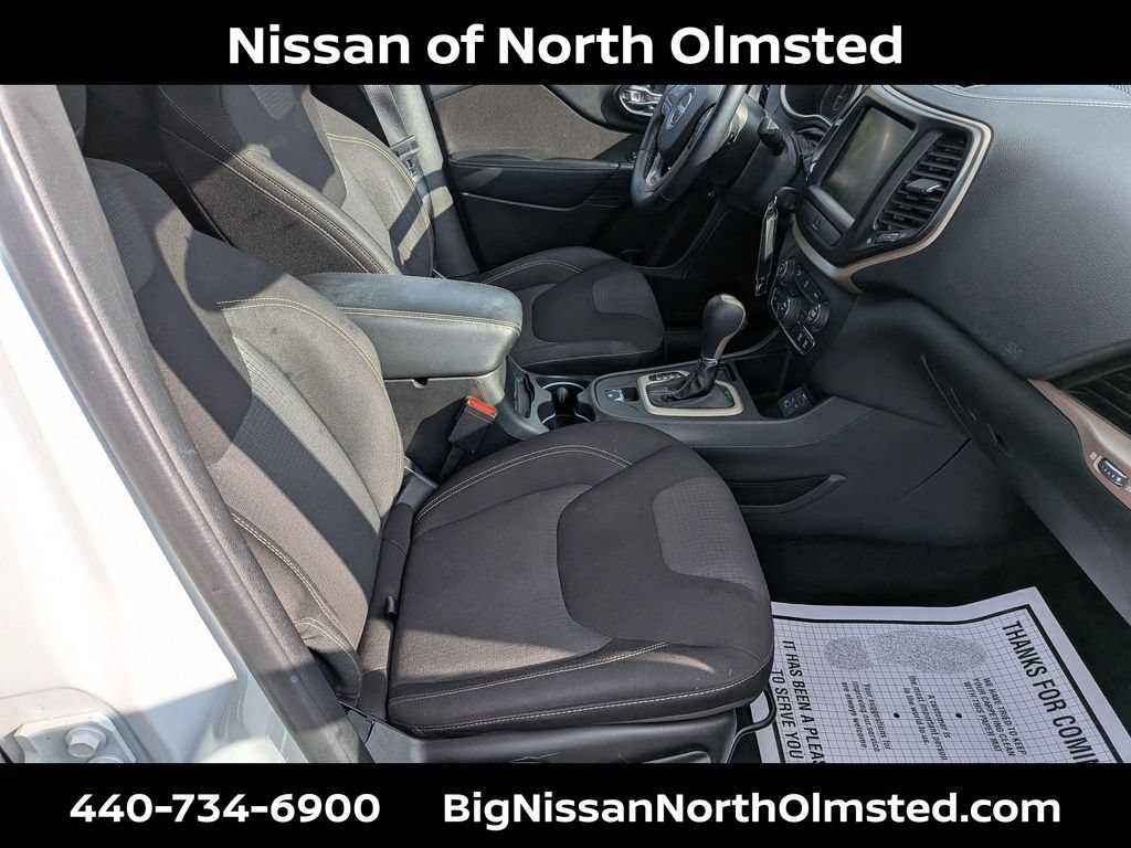 Used 2015 Jeep Cherokee Latitude w/ Cold Weather Group FWD image 26
