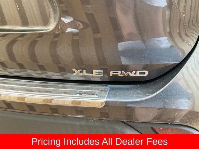 Used 2021 Toyota Highlander XLE AWD/4WD image 6