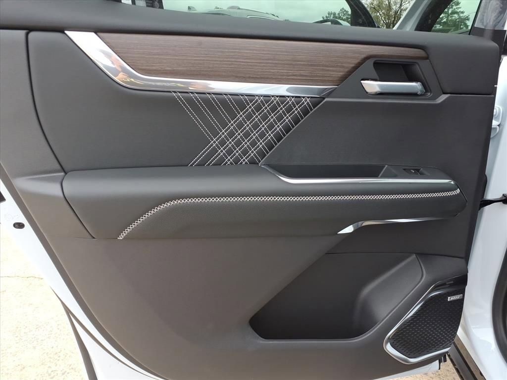 New 2026 GMC Acadia Denali w/ Super Cruise Package image 17