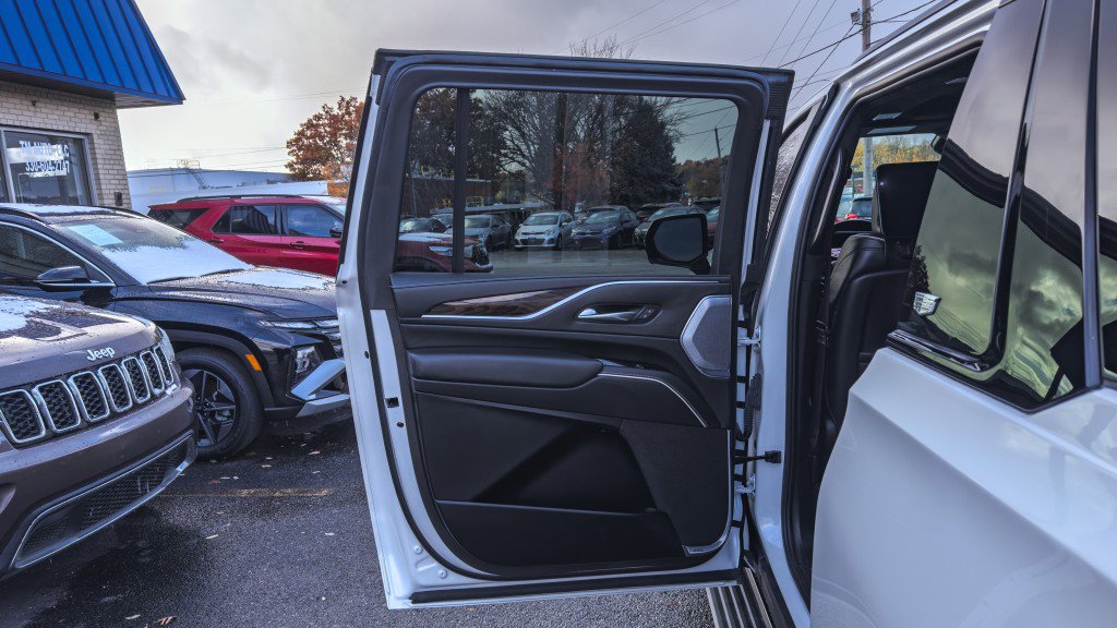 Used 2022 Cadillac Escalade ESV Sport Platinum w/ Heavy-Duty Trailer Package image 20