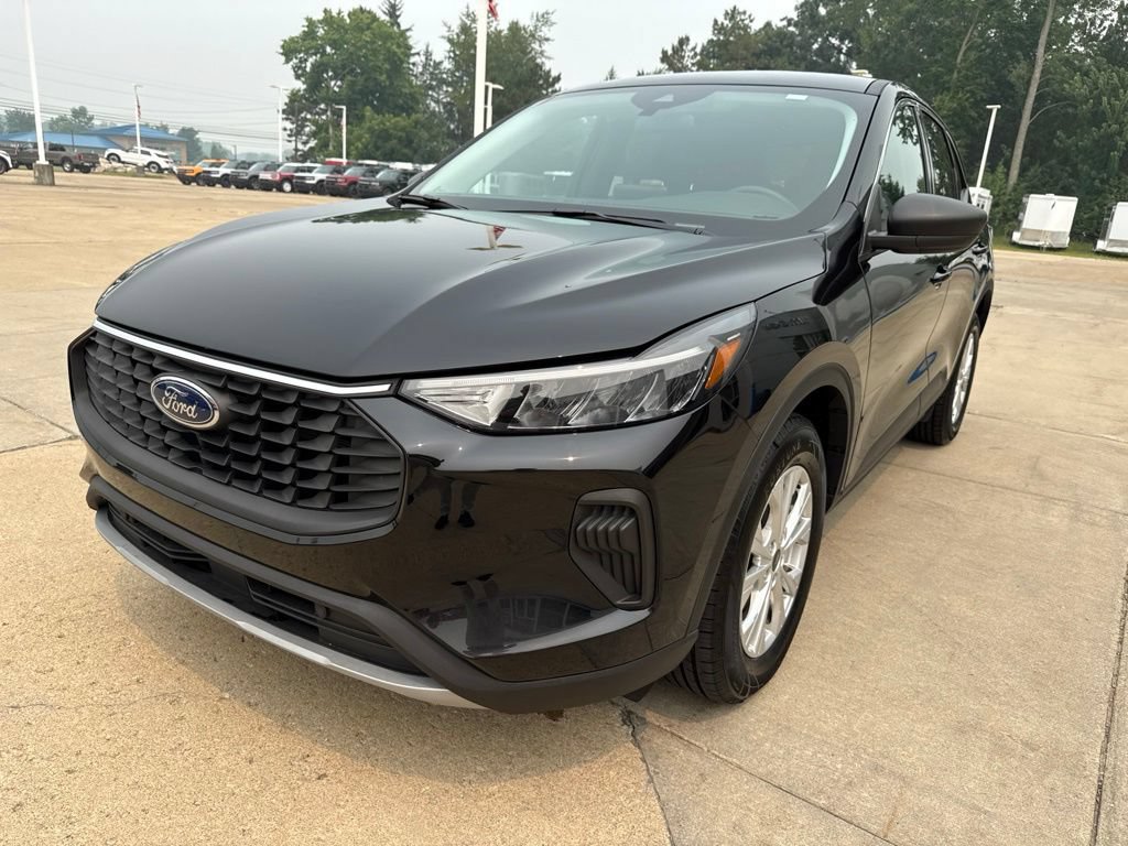 Used 2023 Ford Escape Active AWD/4WD image 2