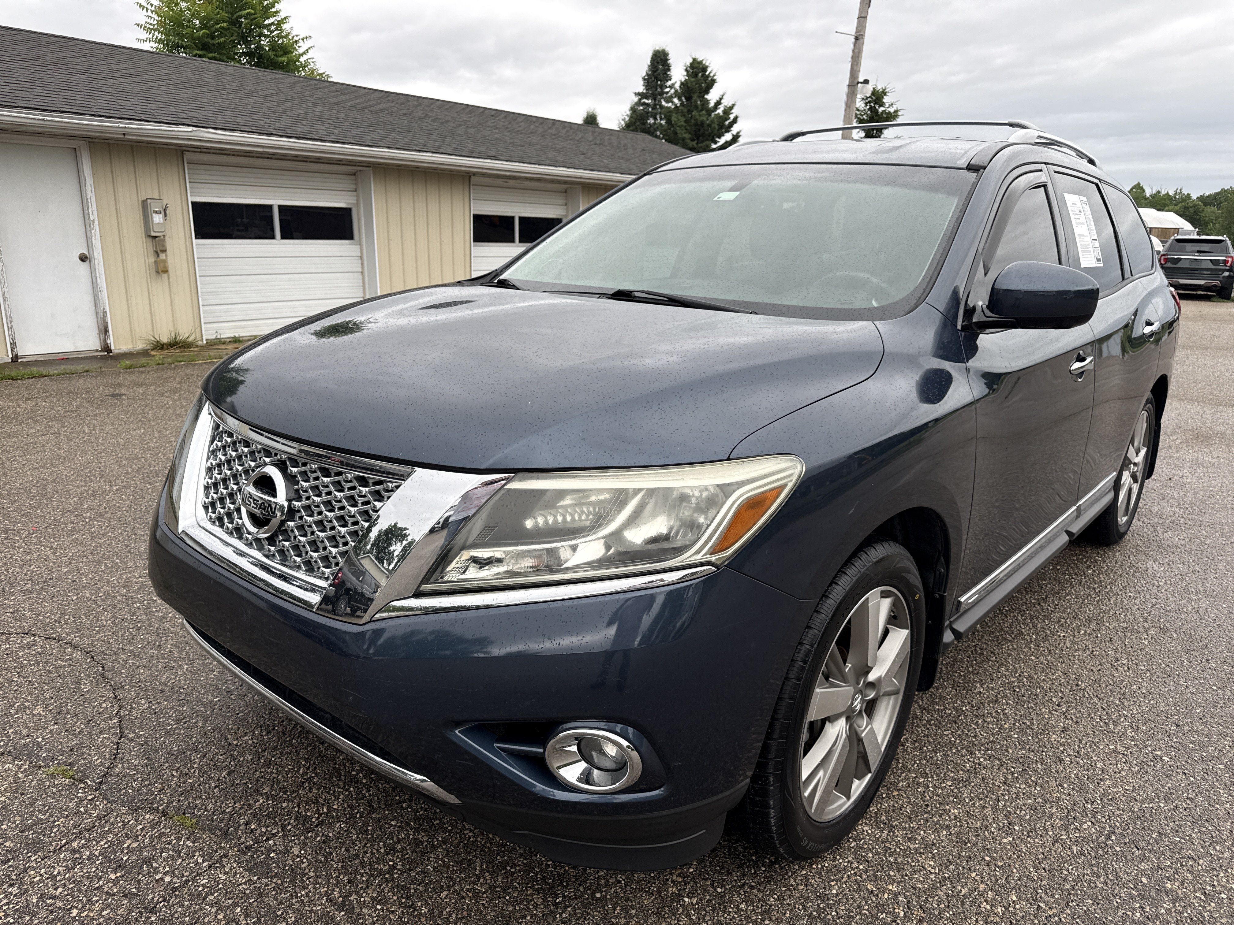 Used 2014 Nissan Pathfinder Platinum FWD image 11