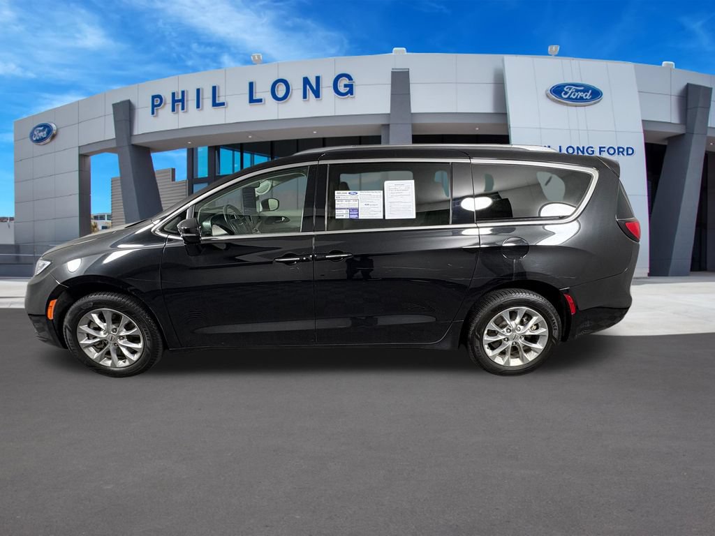 Used 2021 Chrysler Pacifica Touring-L AWD/4WD image 2
