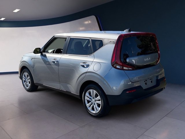 Used 2022 Kia Soul LX FWD image 3