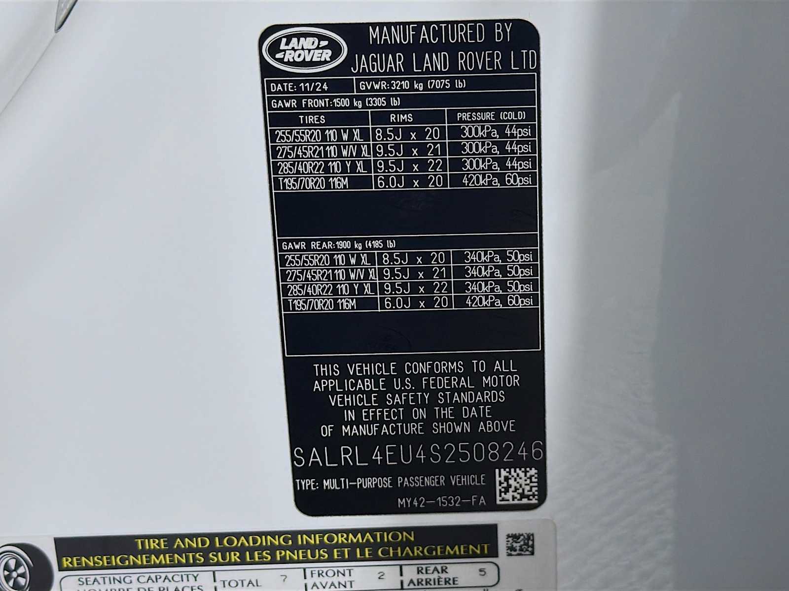 Used 2025 Land Rover Discovery Dynamic SE AWD/4WD image 30