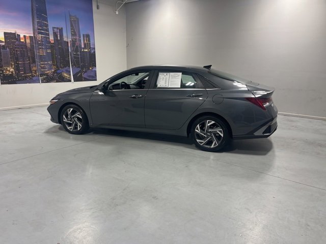 Certified 2025 Hyundai Elantra Limited image 4