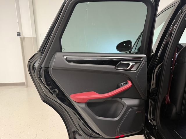 Certified 2026 Porsche Macan Turbo AWD/4WD image 35