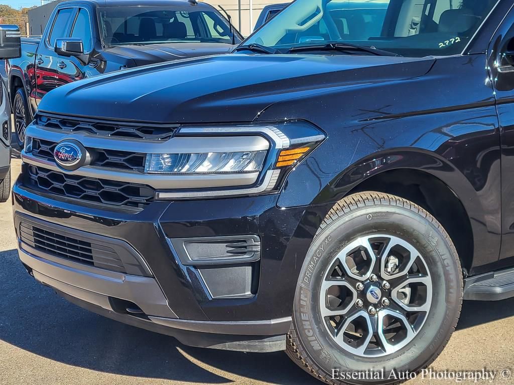 Used 2024 Ford Expedition XLT image 3