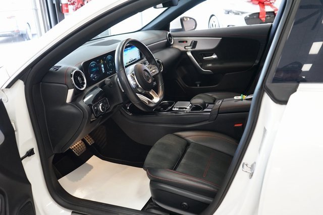 Used 2020 Mercedes-Benz CLA 250 4MATIC image 30