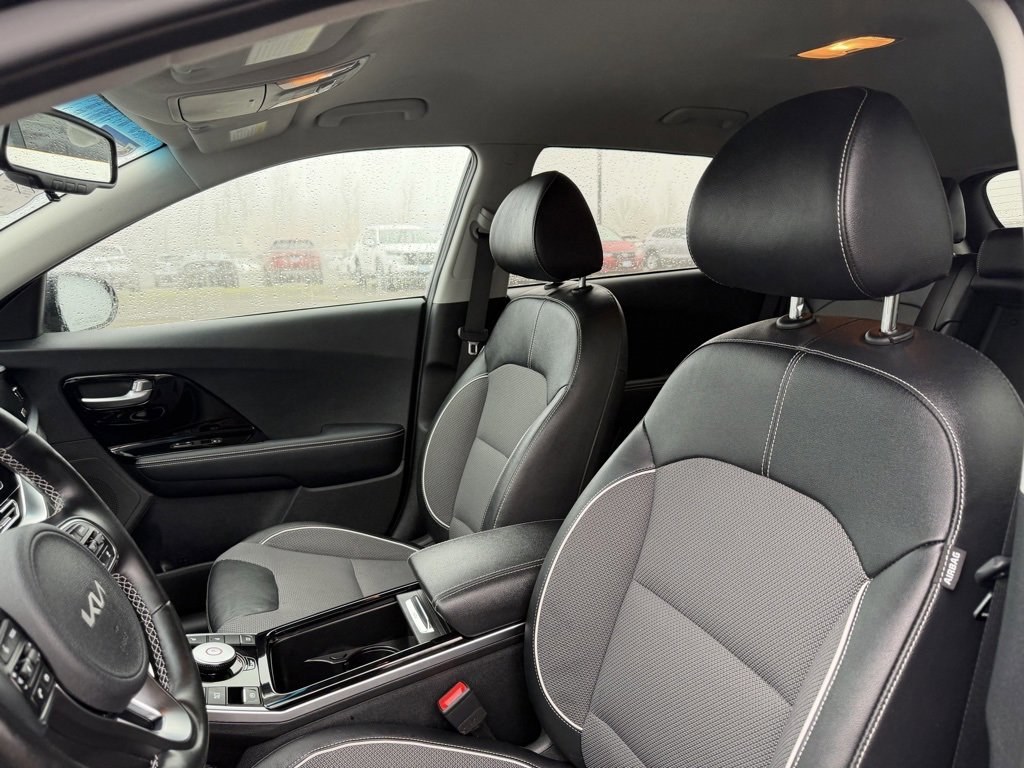 Used 2022 Kia Niro EX w/ Cold Weather Package image 16