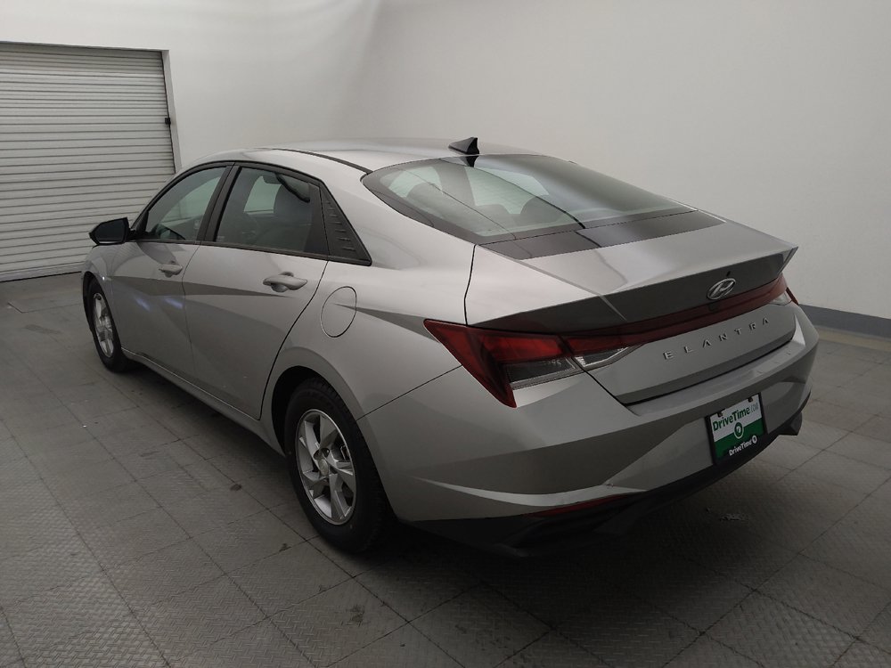 Used 2021 Hyundai Elantra SE FWD image 5