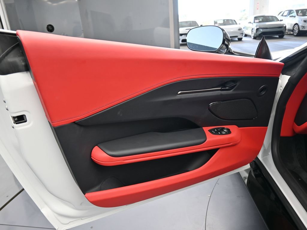 Used 2025 Aston Martin V8 Vantage Coupe image 19