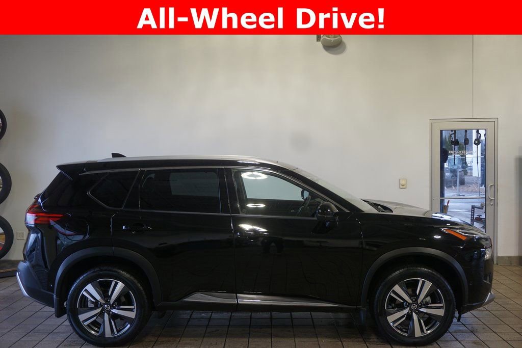 Used 2021 Nissan Rogue Platinum image 2
