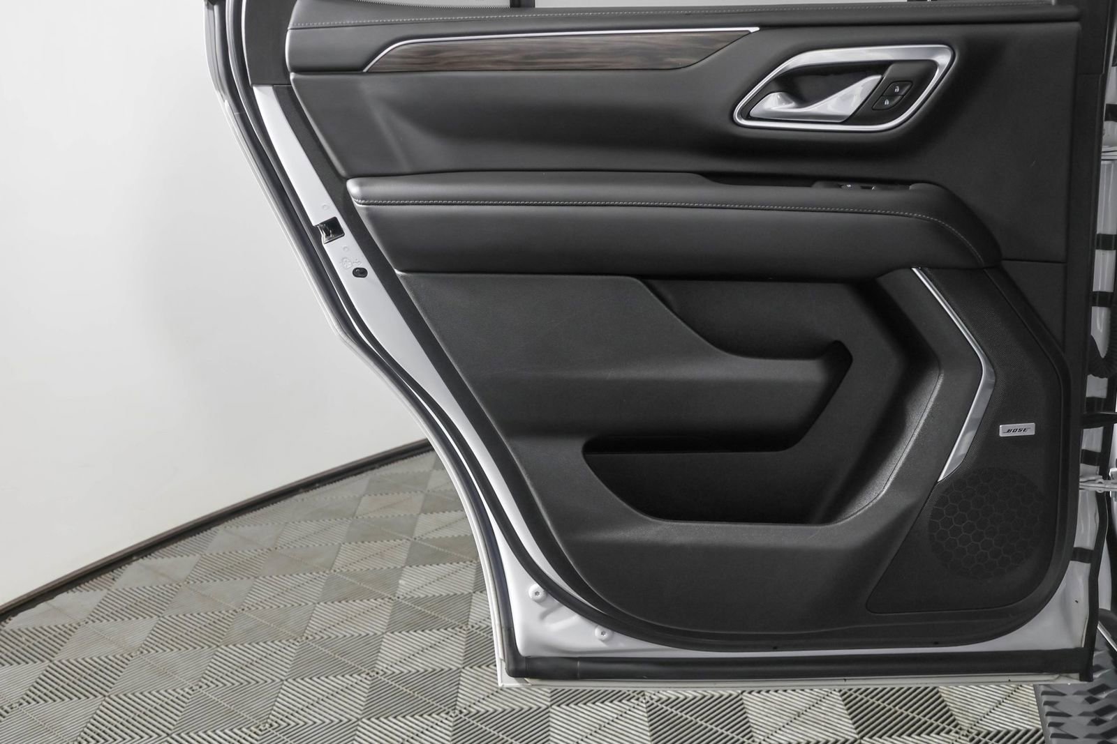 Used 2022 Chevrolet Tahoe Z71 w/ Luxury Package AWD/4WD image 44