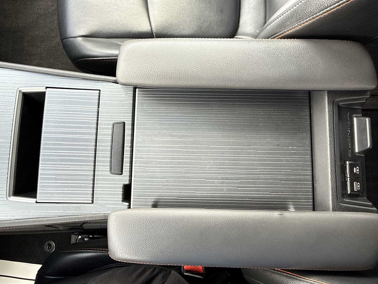 Used 2022 Toyota Sienna XSE FWD image 22