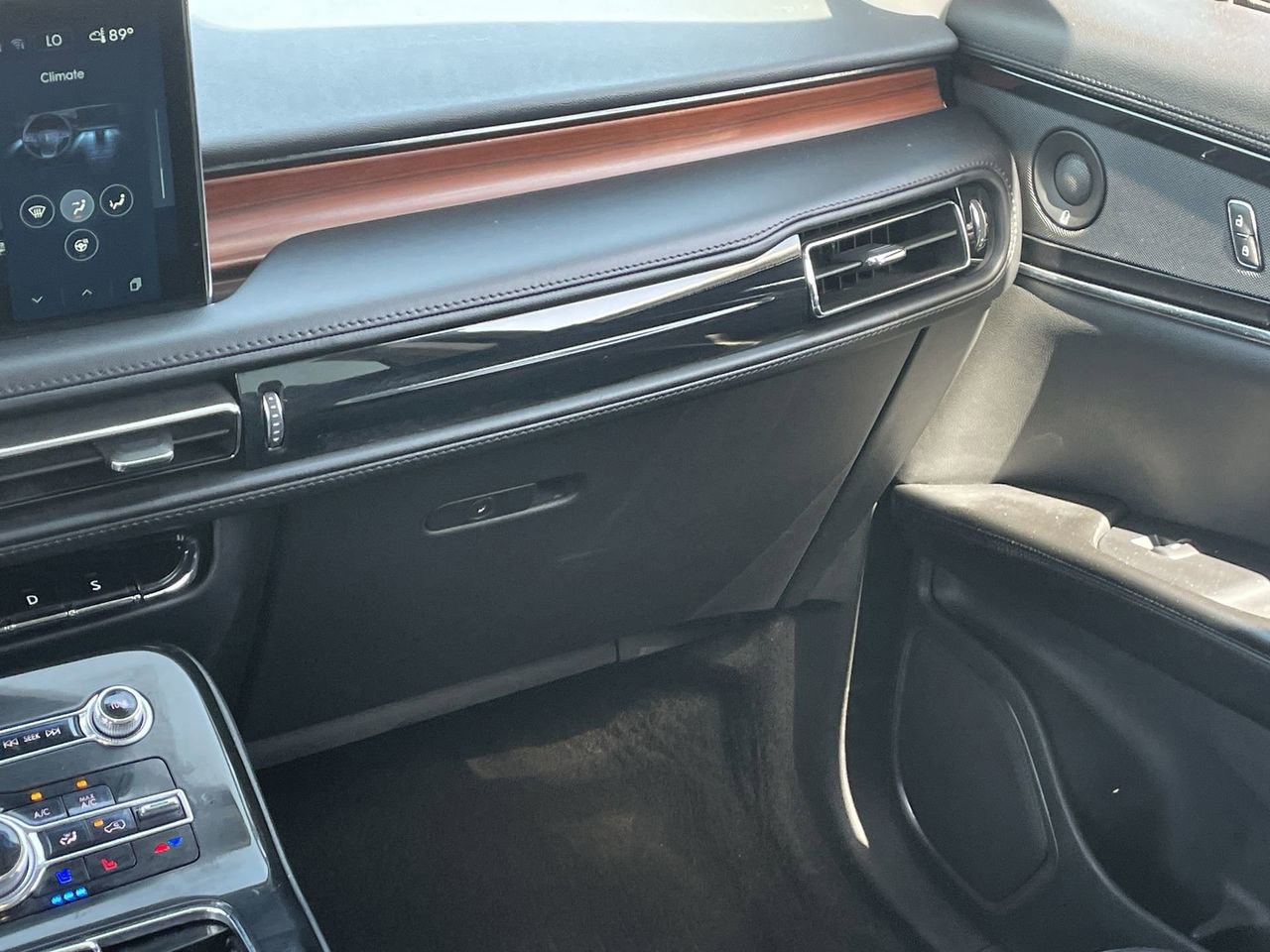 Used 2022 Lincoln Nautilus Reserve w/ Equipment Group 201A image 15