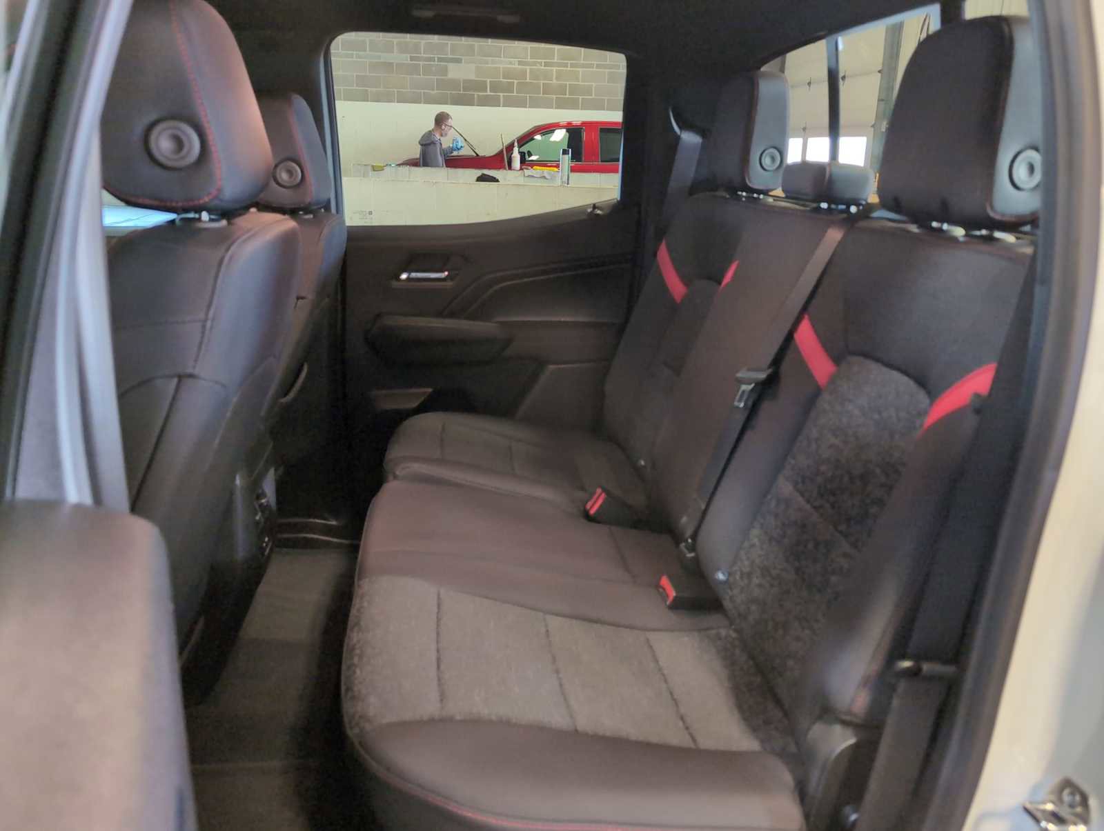 Used 2025 Chevrolet Colorado Z71 w/ Technology Package image 25