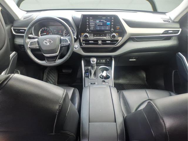 Used 2022 Toyota Highlander XLE image 11