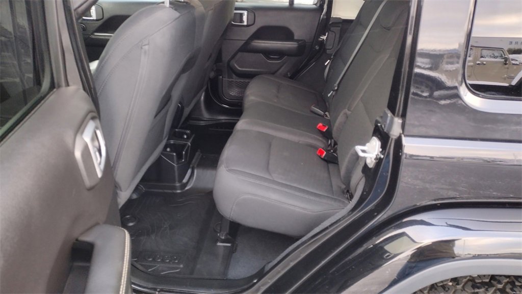 Used 2020 Jeep Wrangler Unlimited Sahara image 22