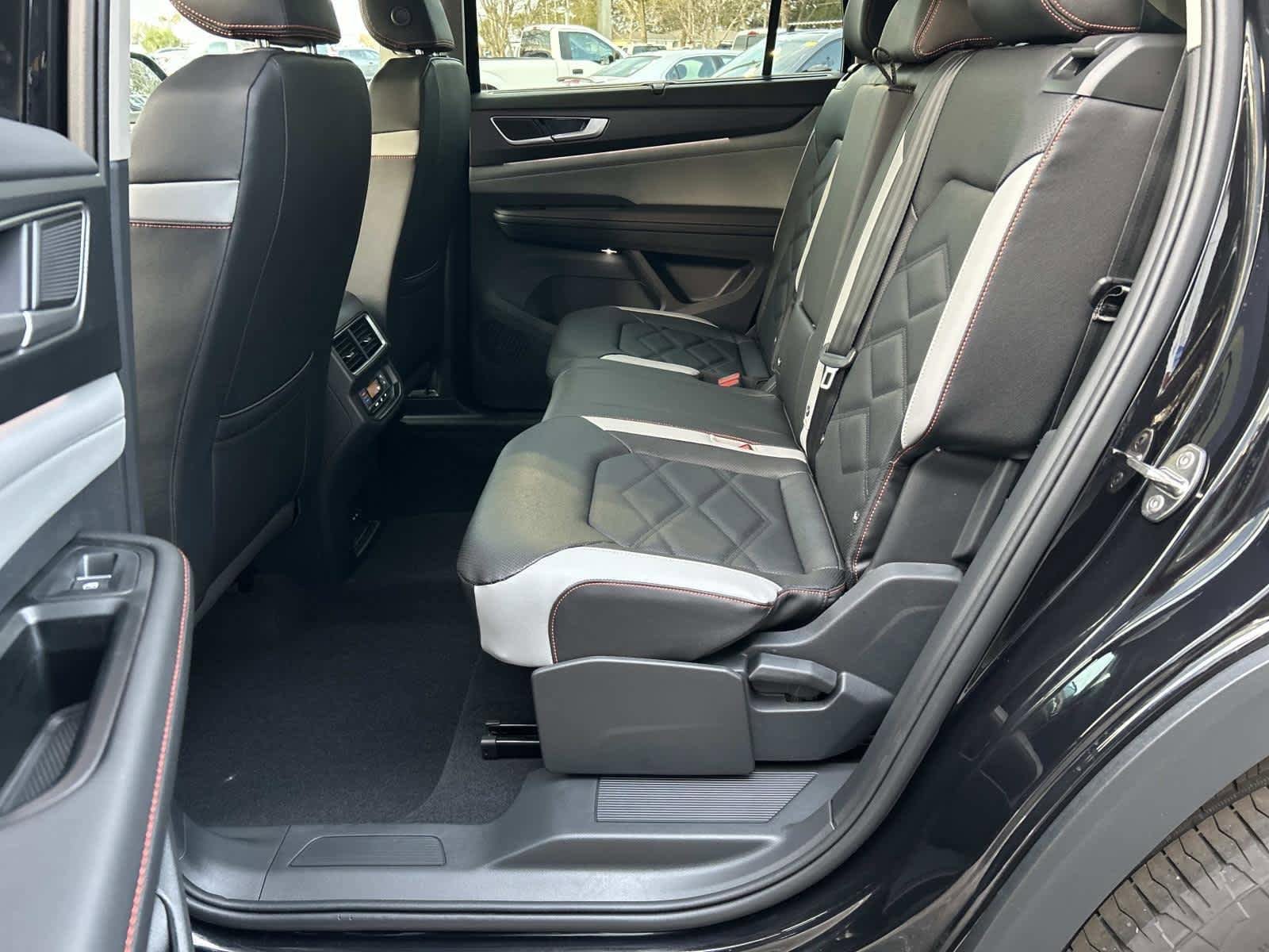 New 2026 Volkswagen Atlas Peak Edition AWD/4WD image 14