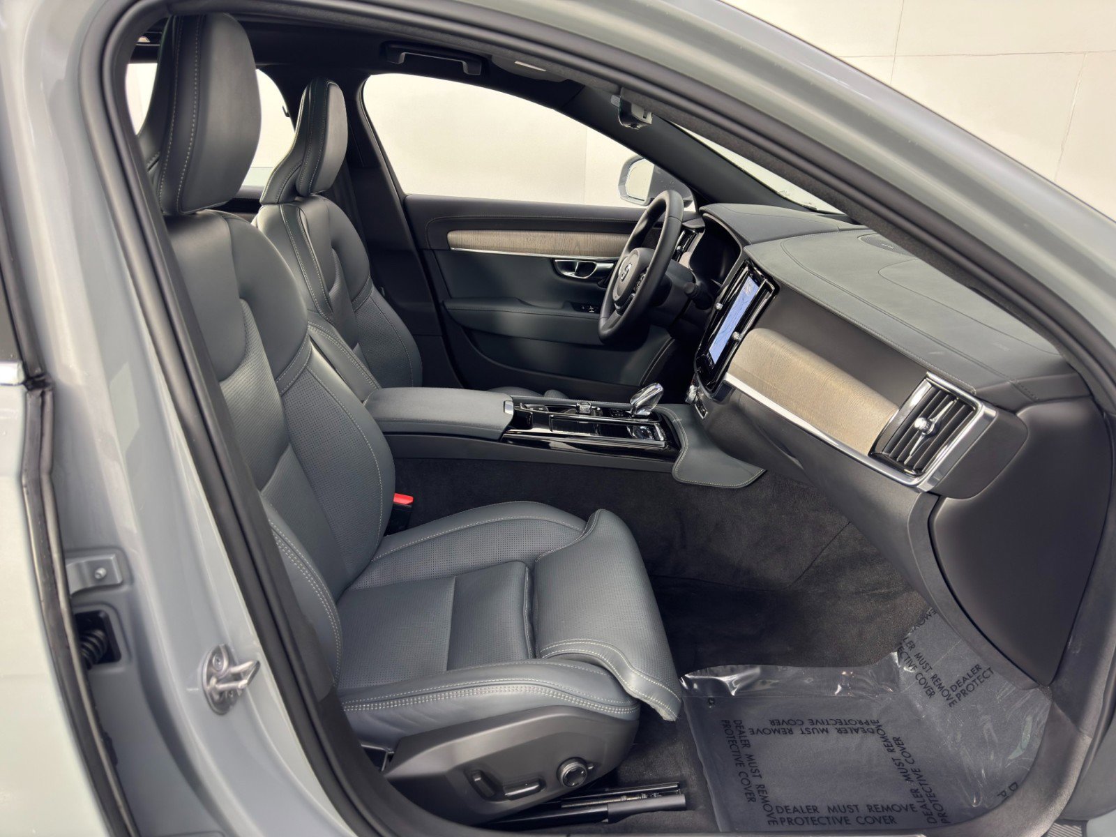 Used 2024 Volvo S90 T8 Ultimate image 16