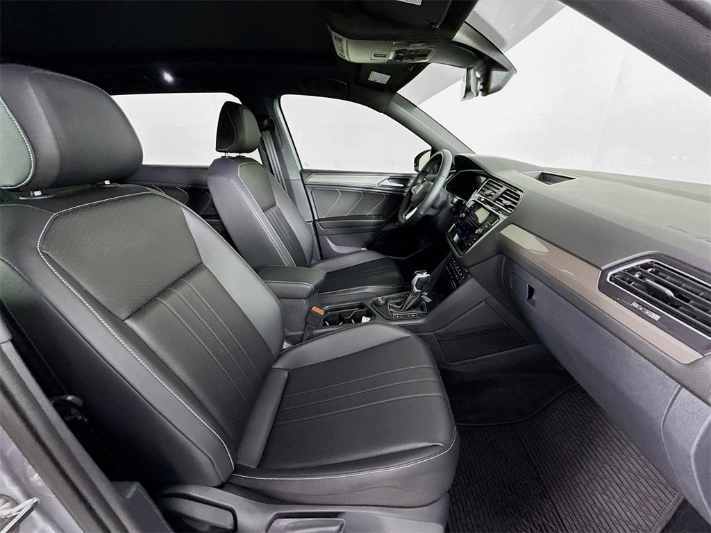 Used 2024 Volkswagen Tiguan SE R-Line image 24