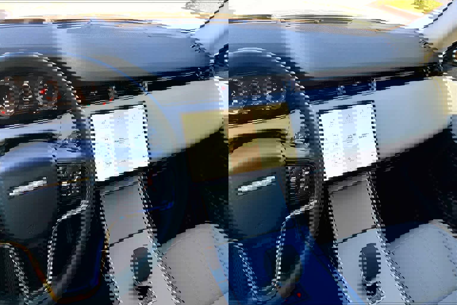 Used 2025 Land Rover Range Rover Evoque S image 6