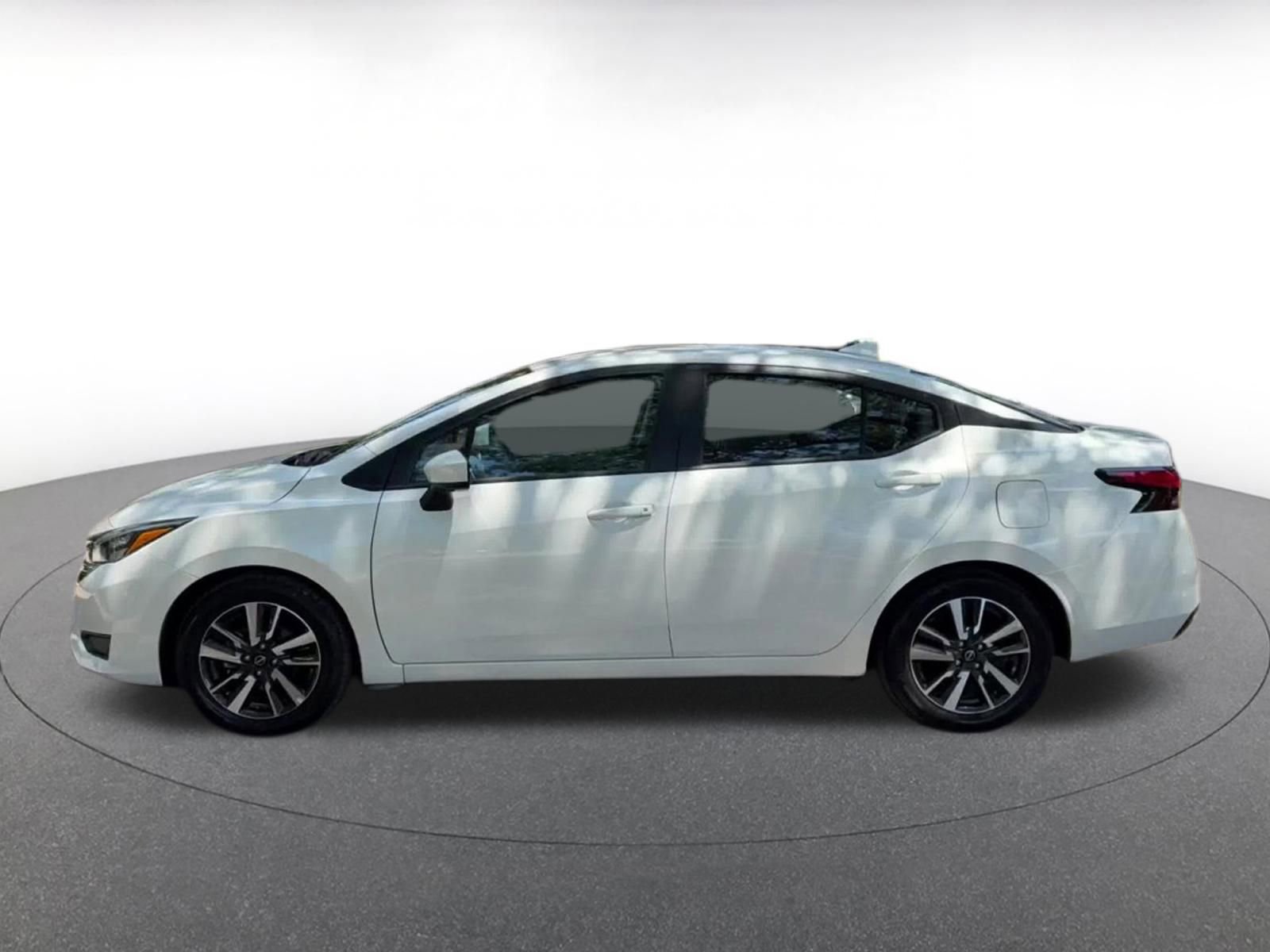 Used 2025 Nissan Versa SV FWD image 9
