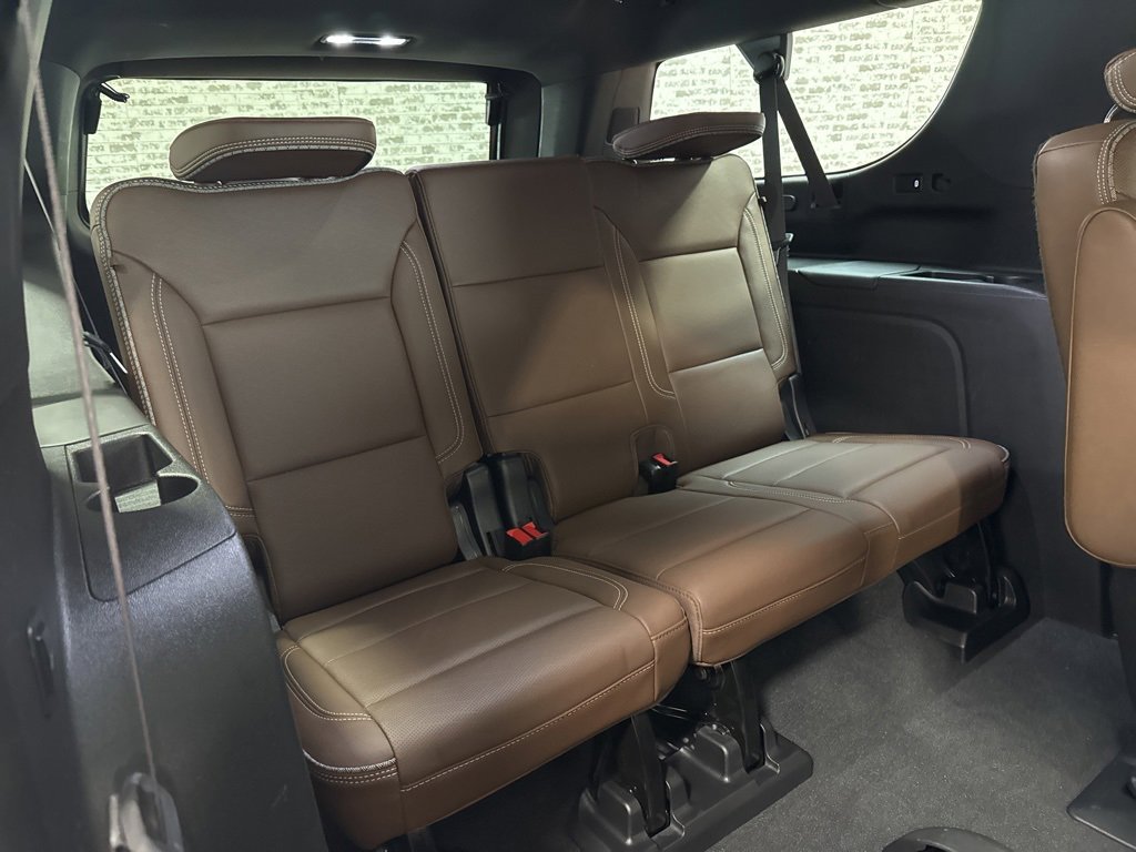 Used 2022 Chevrolet Suburban High Country image 13