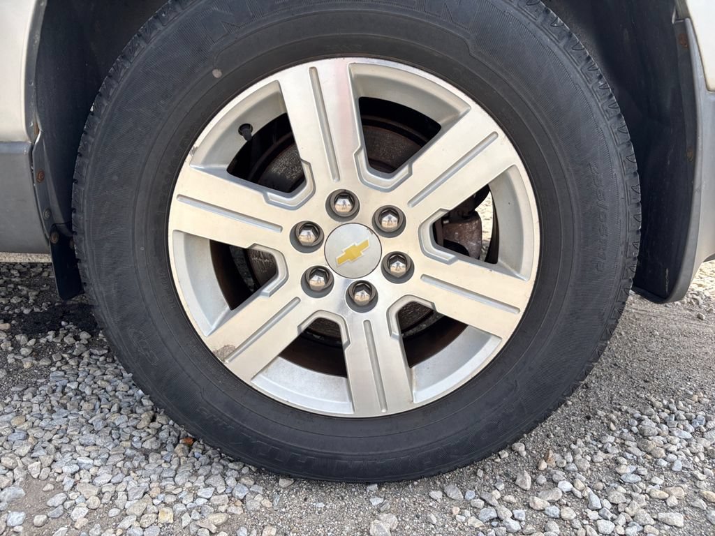 Used 2010 Chevrolet Traverse LT FWD image 27