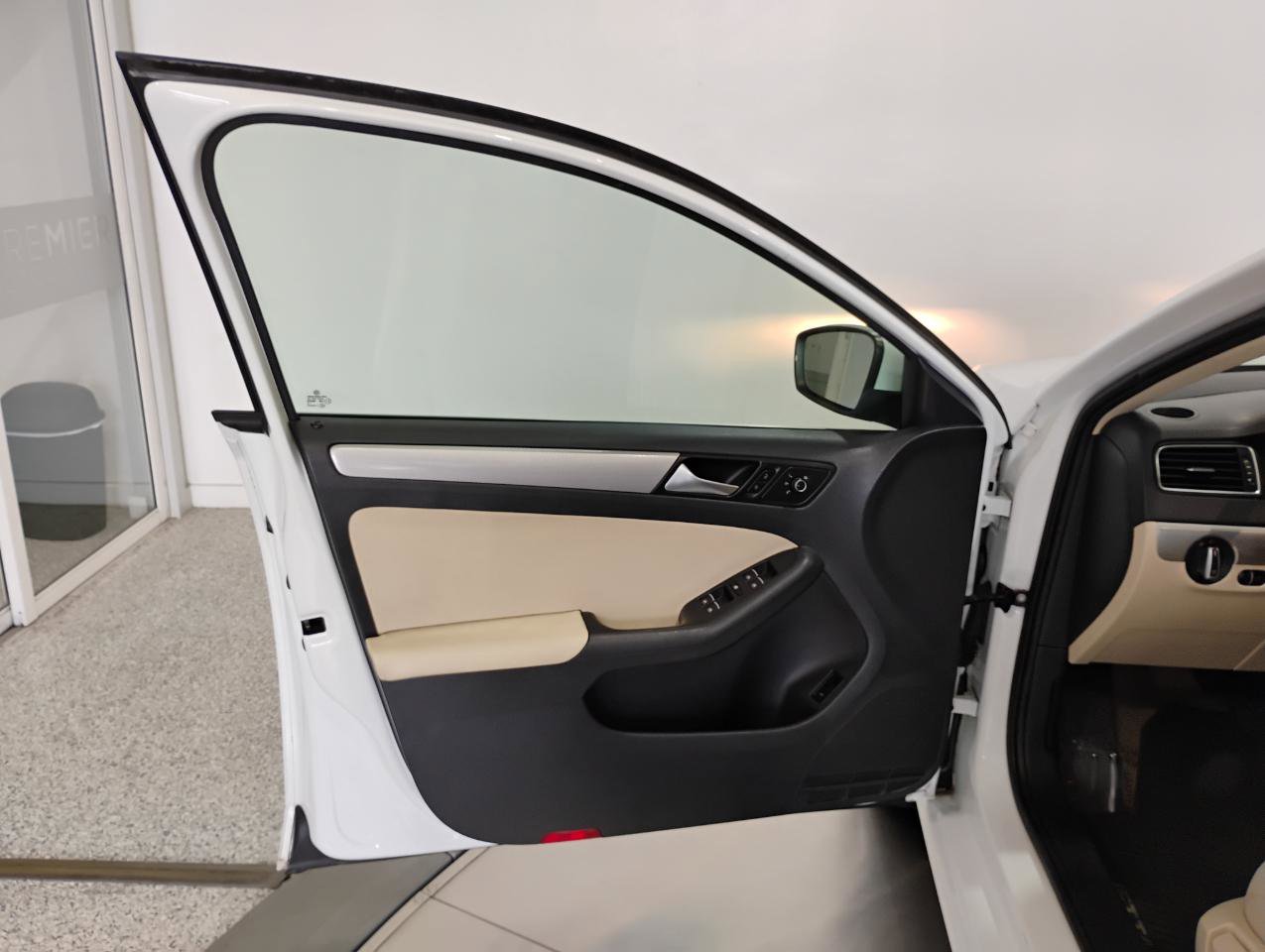 Used 2016 Volkswagen Jetta SE FWD image 59