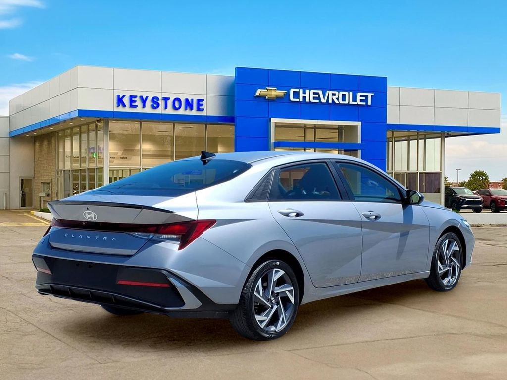 Used 2025 Hyundai Elantra Sport FWD image 7