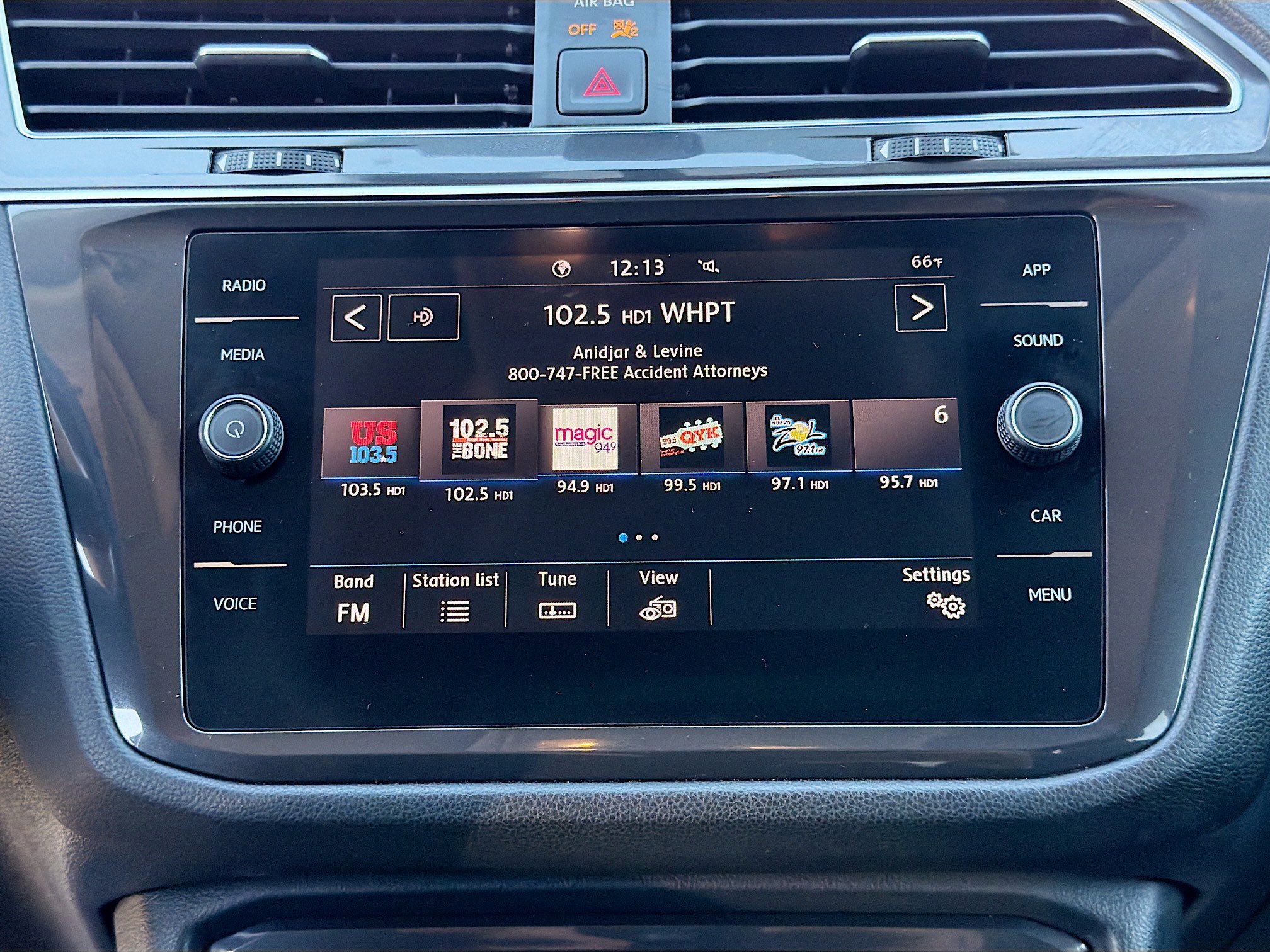 Used 2020 Volkswagen Tiguan SE image 30