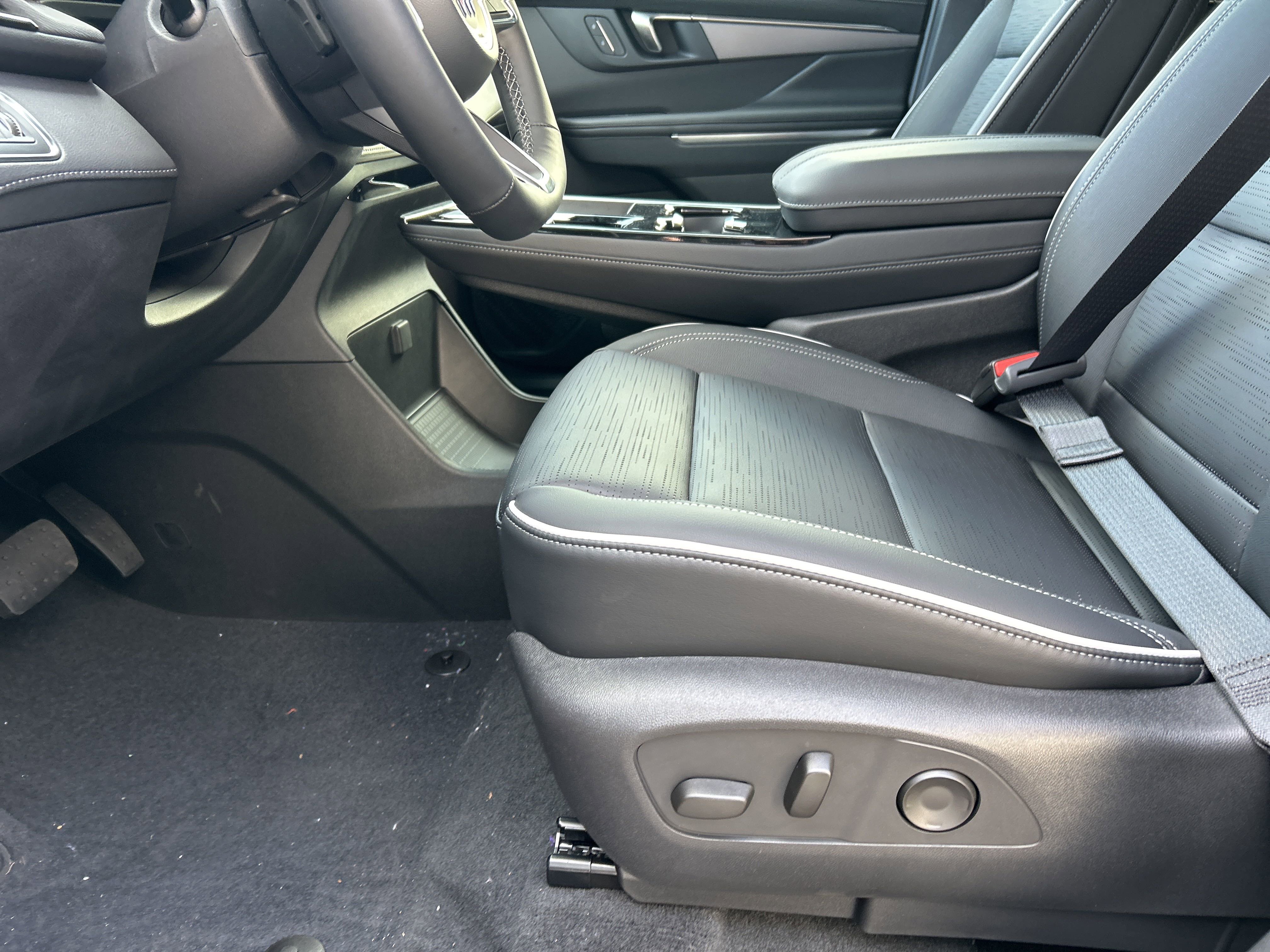 New 2025 Buick Enclave Sport Touring w/ Power Package image 10