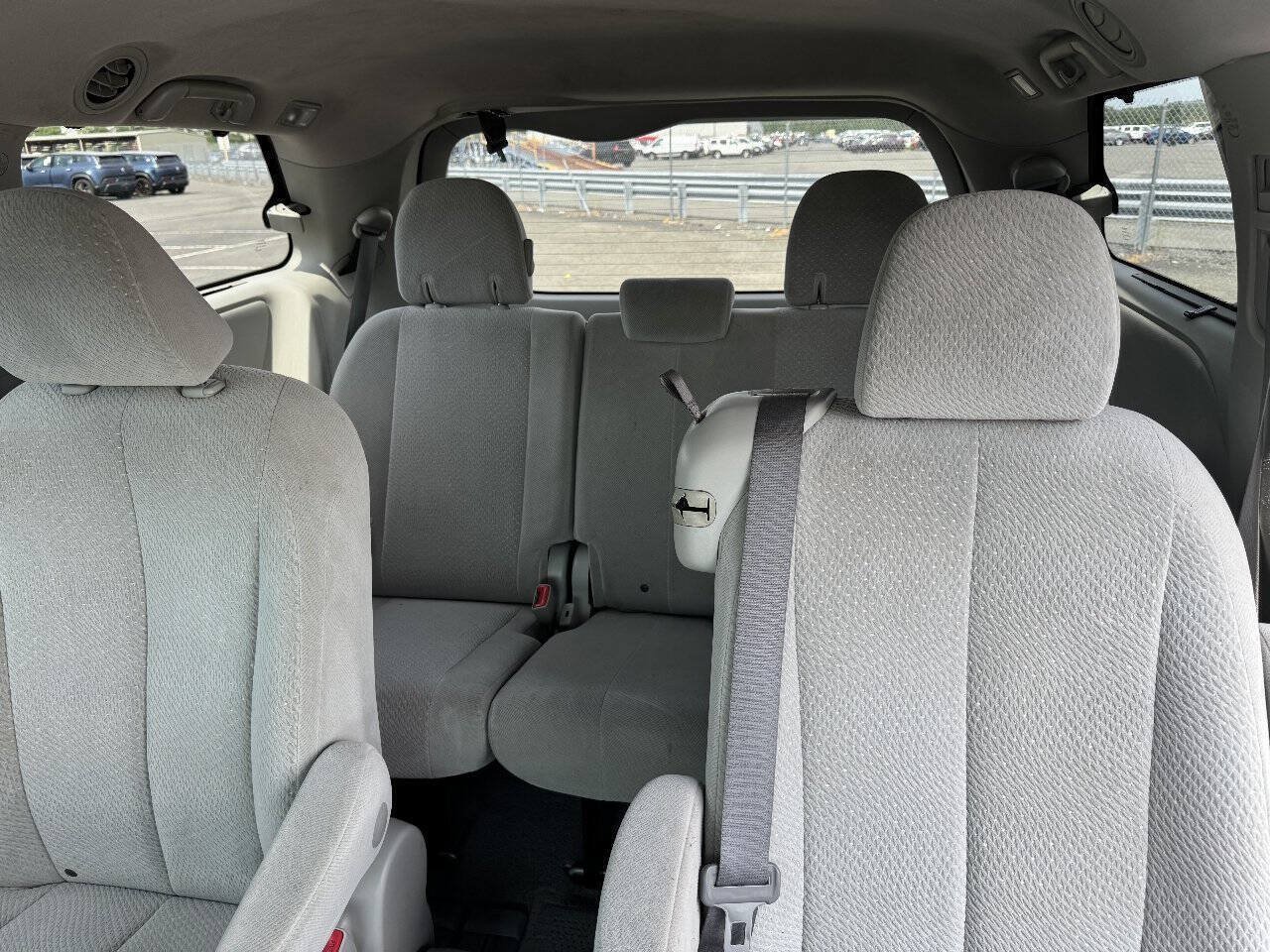 Used 2011 Toyota Sienna LE w/ Towing Pkg FWD image 15