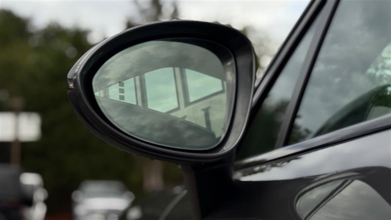 Used 2023 Porsche Cayenne w/ Premium Package image 40