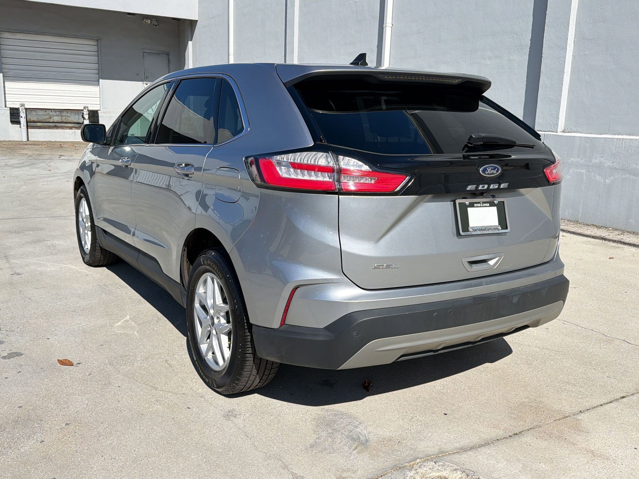 Used 2021 Ford Edge SEL w/ Convenience Package FWD image 3