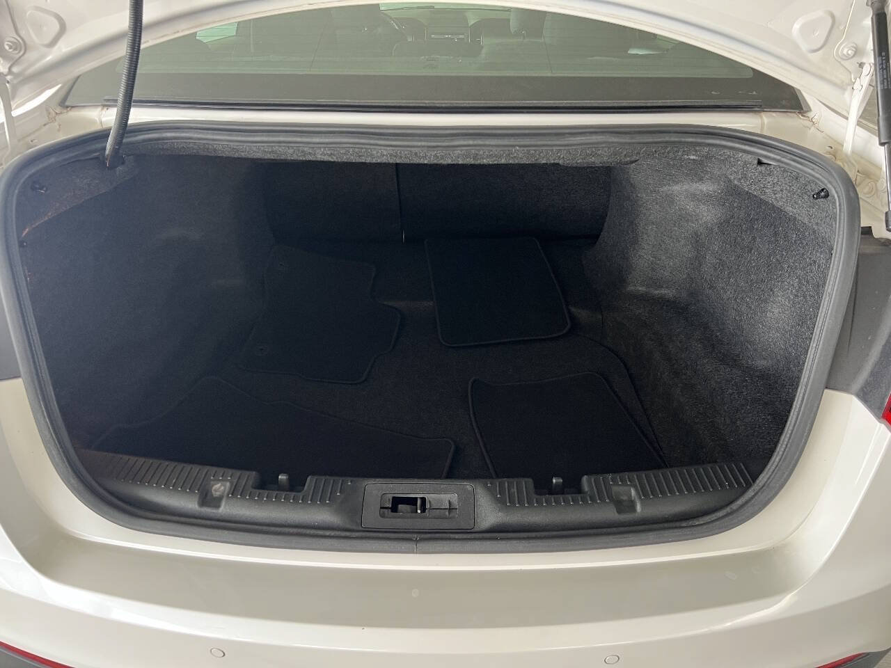 Used 2013 Ford Taurus SEL FWD image 16