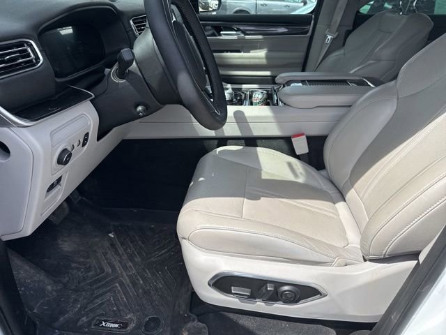 Used 2024 Jeep Wagoneer 4WD w/ Premium Group I image 8