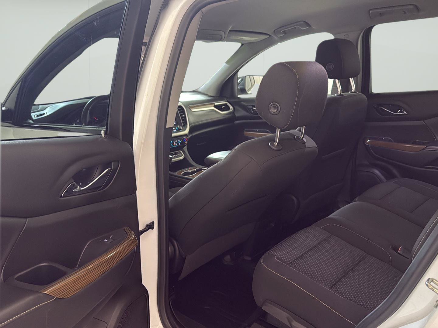 Certified 2021 GMC Acadia SLE w/ Elevation Edition FWD image 9