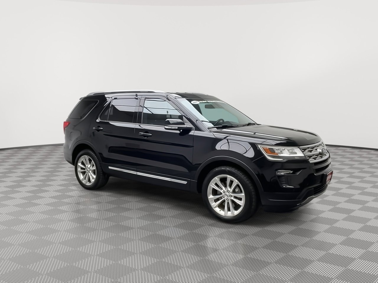 Used 2018 Ford Explorer XLT w/ Equipment Group 202A AWD/4WD image 43