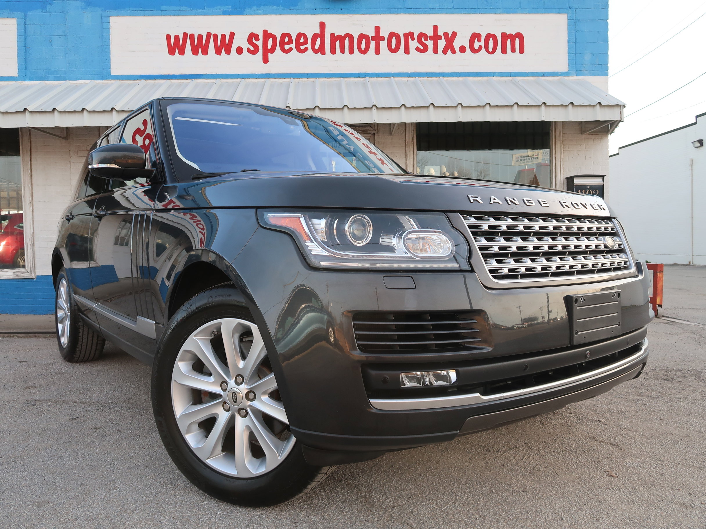 Used 2016 Land Rover Range Rover HSE image 2