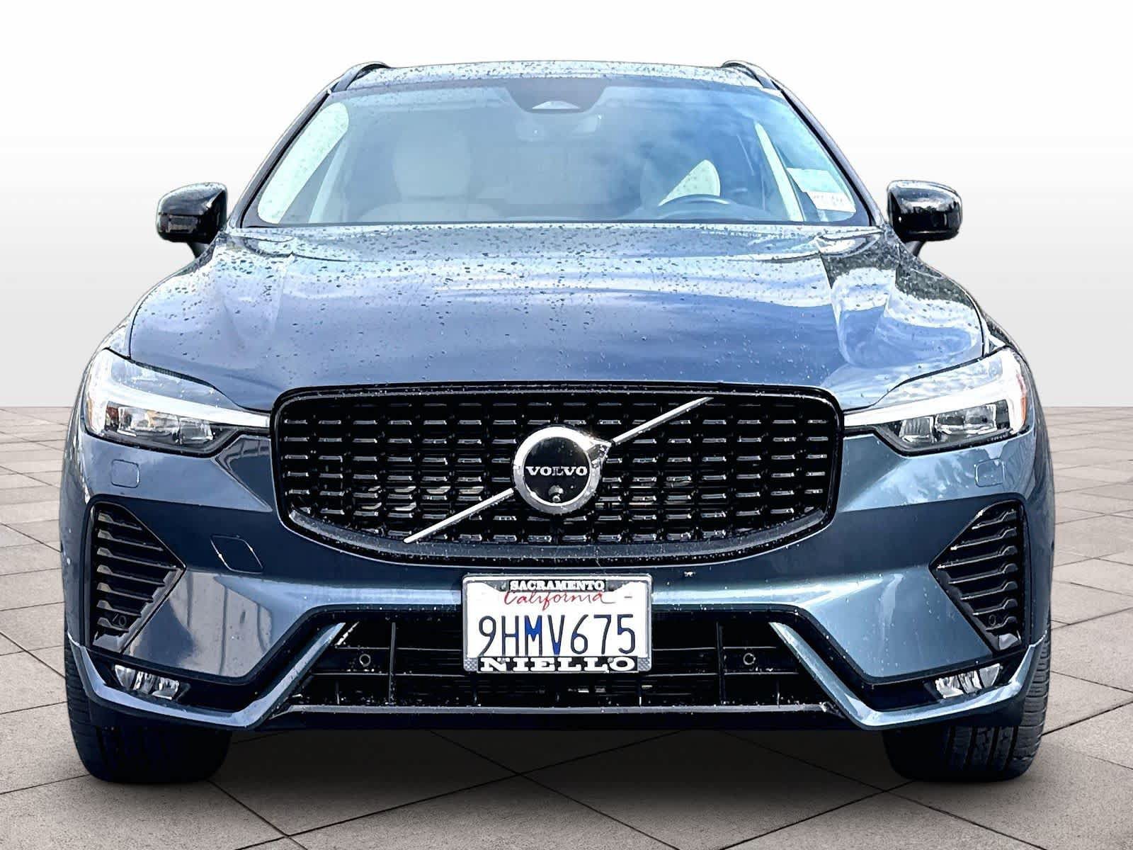 Used 2024 Volvo XC60 B5 Ultimate w/ Protection Package Premier AWD/4WD image 3
