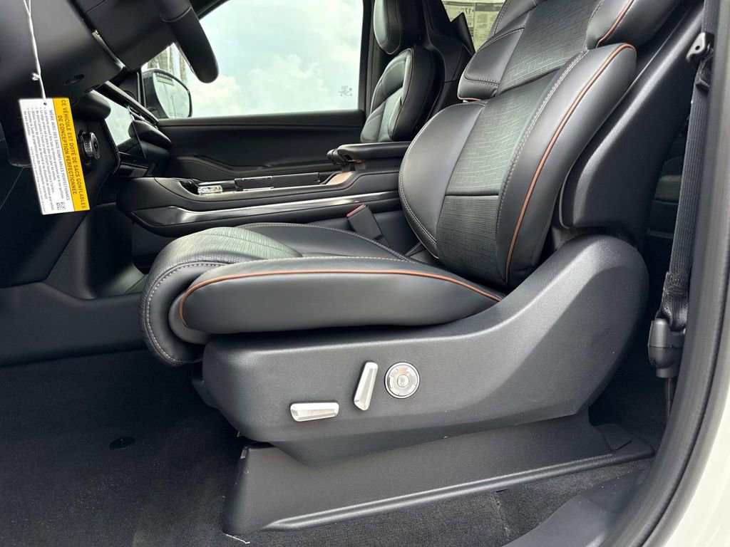 New 2025 Lincoln Navigator L Black Label image 21