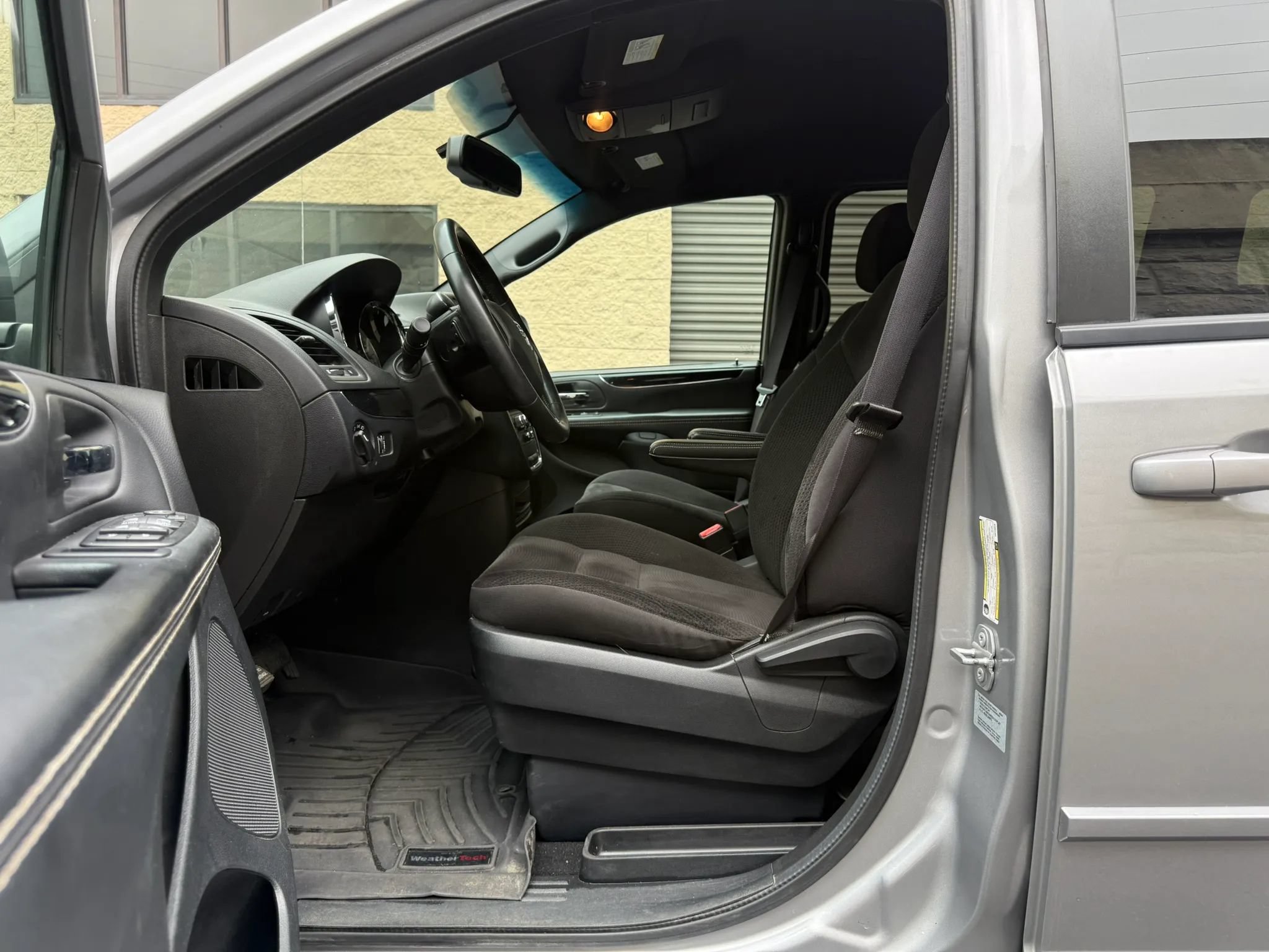 Used 2017 Dodge Grand Caravan SE FWD image 13