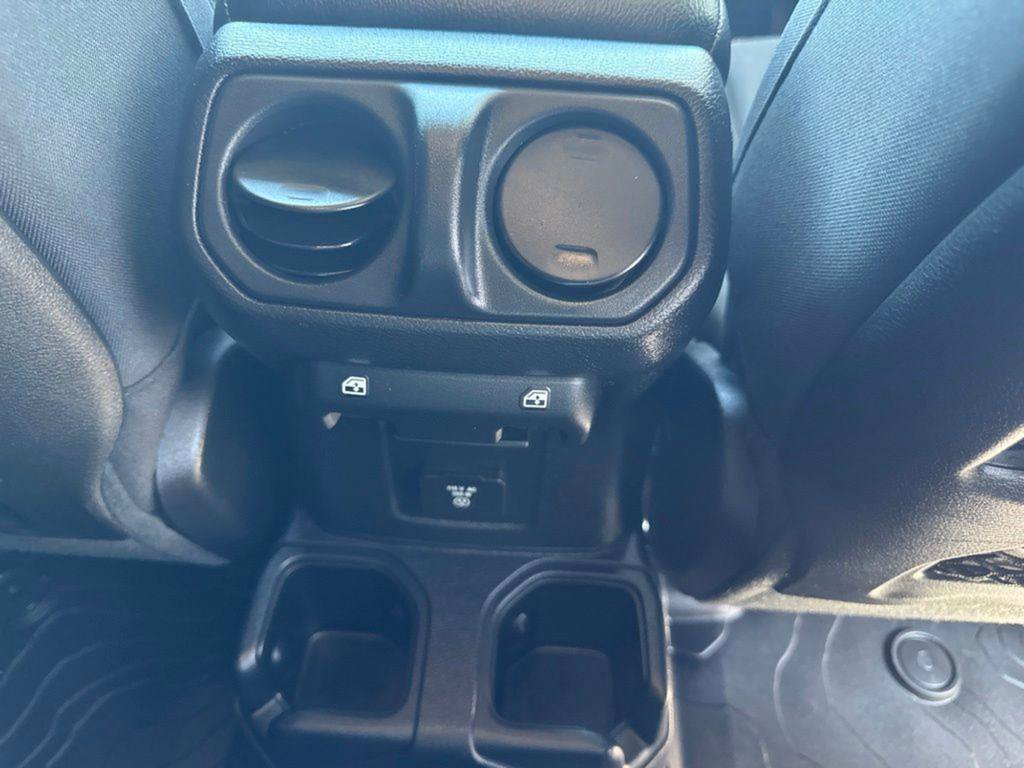 Used 2019 Jeep Wrangler Unlimited Rubicon AWD/4WD image 24